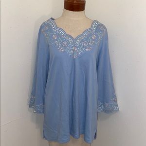 Quacked Factory blue embroidered hem 3/4 sleeve